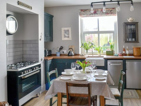Wonderful, well presented kitchen/ dining area | Dick ’n’ Liddy’s Cottage, Gargrave, near Skipton