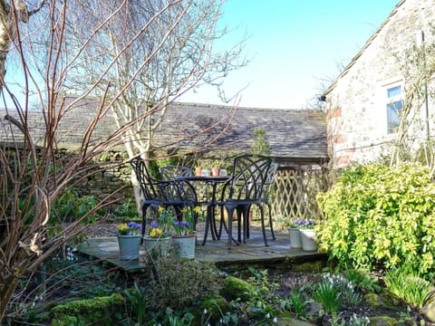 Garden with patio, garden furniture and BBQ | Dick ’n’ Liddy’s Cottage, Gargrave, near Skipton