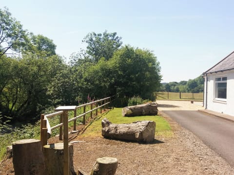 Charming holiday home on the banks of the River Dryfe | Riverside Cottage, Boreland, near Lockerbie