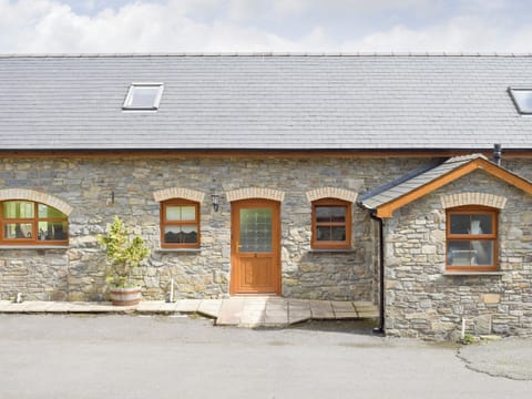 Attractive stone-built holiday home | No 2 Pengraig Draw - Pengraig Cottages, Near Llanfarian
