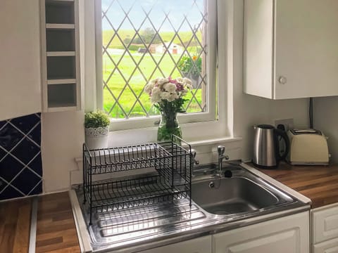 Kitchen | Harperfield Chalet, Lanark