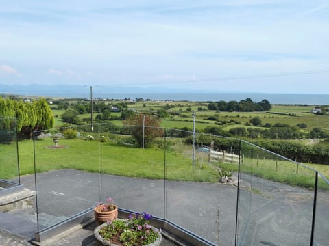 Wonderful far-reaching views | Bryn Hudol, Abererch, near Pwllheli