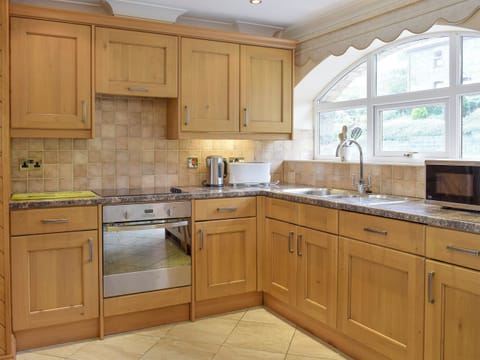 Fully equipped fitted kitchen | No 1 Pengraig Draw - Pengraig Cottages, Near Llanfarian