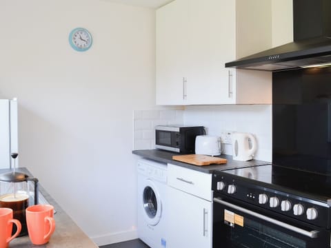 Lovely kitchen with range cooker | Achnaha, Ardentinny, near Dunoon