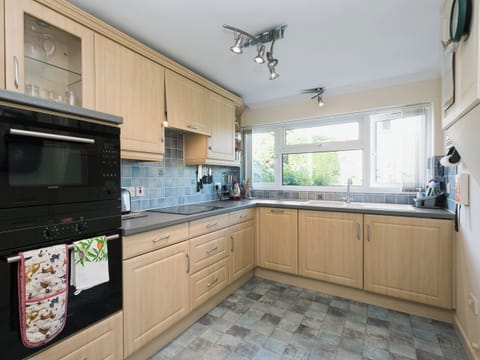 Well-equipped kitchen with breakfast area | Camelot, Weybourne, near Holt