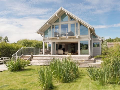 Attractive glazed fa&ccedil;ade | Silver Dawn, Horning, near Wroxham