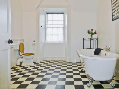 House Bathroom | The Factor&rsquo;s House, Kilmartin Glen, nr. Lochgilphead
