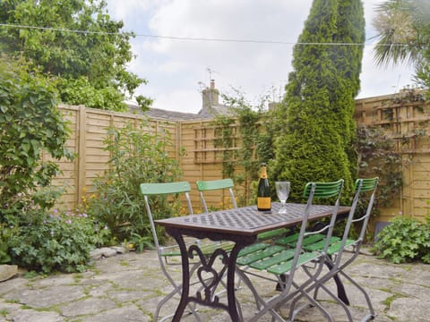 Enclosed courtyard with sitting-out furniture | Herston Rise, Swanage