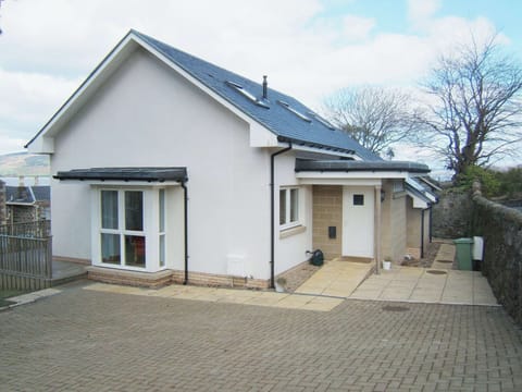 The property benefits from an elevated position and ample parking | Bruichladdich, Rothesay, Isle of Bute