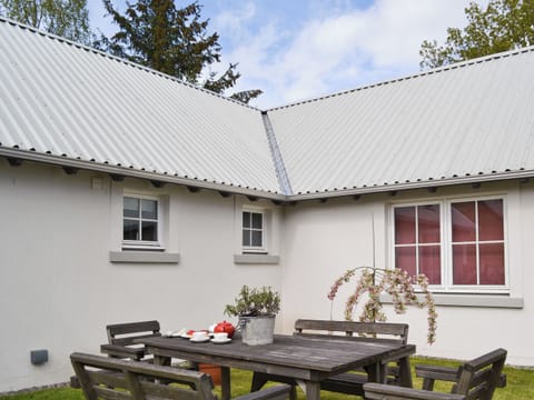 Sitting-out-area | Ben Hennie, near Comrie and Crieff