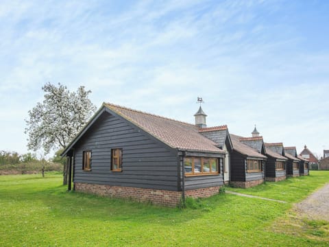 Exterior | Meadow View Cottage - Linley Farm Cottages, St Osyth