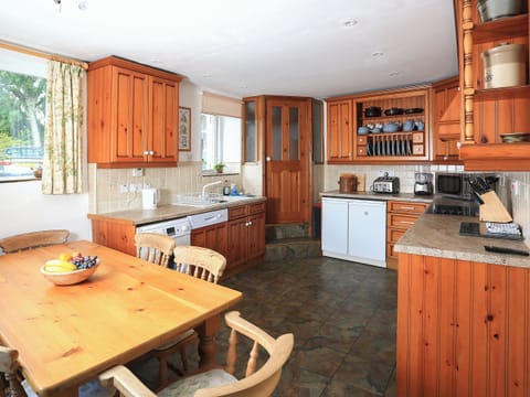 Lovely and spacious kitchen diner | Ivy Cottage, Giggleswick near Settle