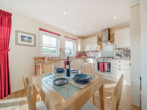 Kitchen/diner | Buzzard Cottage - Osprey Hideaways, Stirling