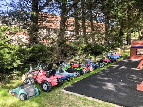Children&rsquo;s play area | Cider Cottage, Higher Checkridge Farm- Cider House - Higher Checkridge Farm, Hawkchurch, near Lyme Regis