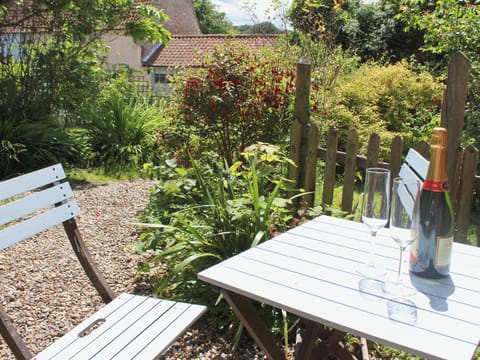 Sitting-out-area | Forge Cottage - Blacksmiths Cottages, Stiffkey