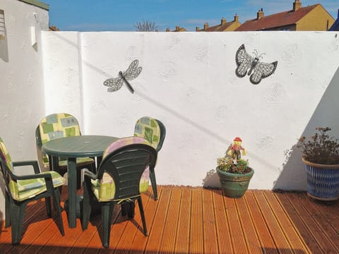 Sitting-out-area | Aidan, Seahouses