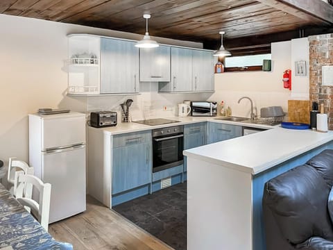 Open plan living/dining room/kitchen | Trailor Cottage, Weybourne 