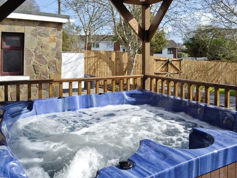 Hot tub | Ysgubor Wen, Burry Port, nr. Llanelli