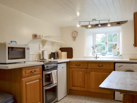 Well equipped kitchen | Mulberry Cottage - Acton Cottages, Acton, near Langton Matravers