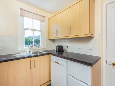 Kitchen | Lock View - The Old Lock House Apartments, Fort Augustus