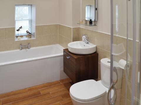Bathroom | Castle Smiddy - Castle Cottages, Ceres, near St Andrews