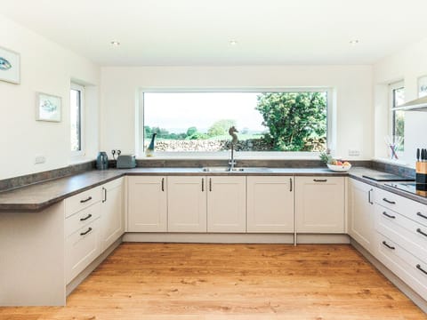 Kitchen | High Kirkland Holiday Cottages: Robin&rsquo;s Nest - High Kirkland Holiday Cottages, Kirkcudbright