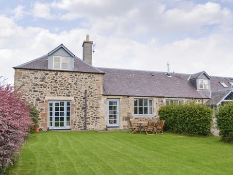 Impressive rear view of holiday home | Hume Orchard Steading, Hume, near Kelso