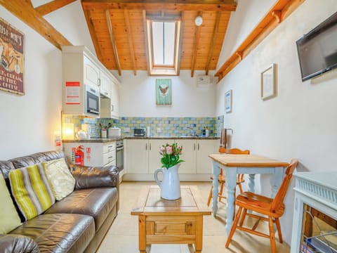 Open plan living/dining room/kitchen | Milton End Farm Barns - The Cow Shed, Arlingham, nr. Frampton-on-Severn