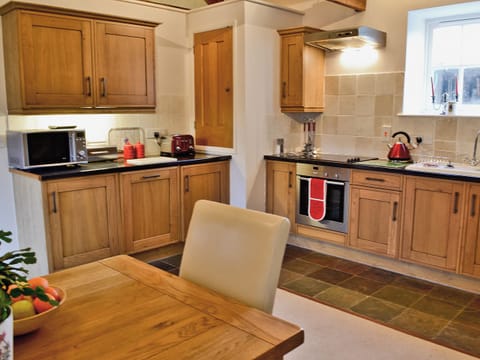 Open plan living/dining room/kitchen | Pendewey Farm Cottages - Penno Cottage, Bodmin