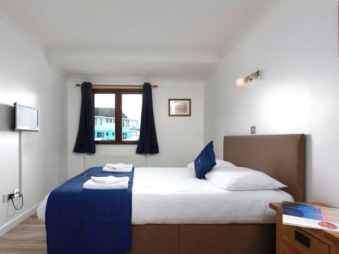 Comfortable en-suite double bedroom | Grebe - Daisy Broad Lodges, Wroxham