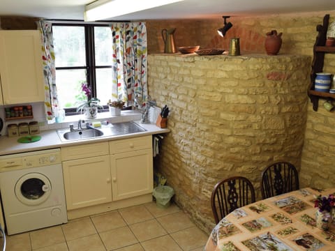 Kitchen with dining area | Picket Piece Cottage, Chadlington, near Chipping Norton