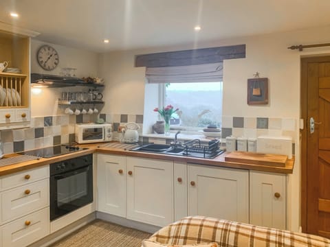 Kitchen/diner | Appleshine Cottage, Almondbury