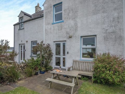 Sitting-out-area | Jura - Harbour Row, Drummore, near Stranraer