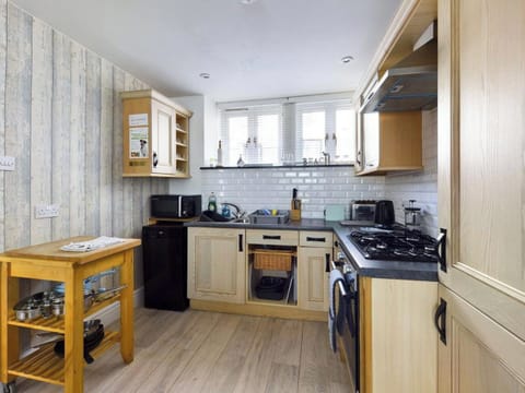 Kitchen area | Sunset, Combe Martin