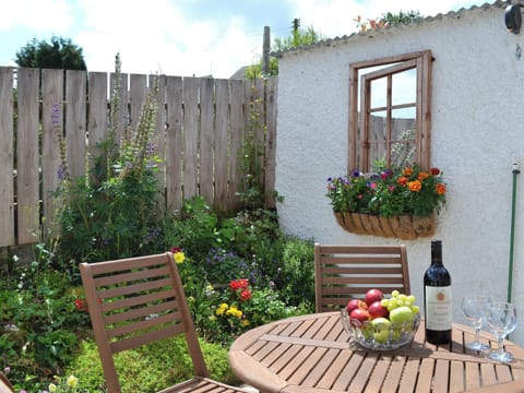 Sitting-out-area | Glennydd, Bronant, near Aberystwyth