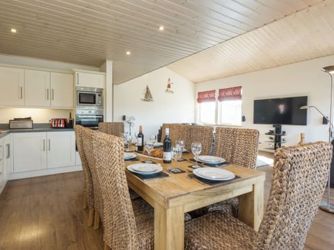 Convenient dining area | Broad Reach, Fritton, near Great Yarmouth
