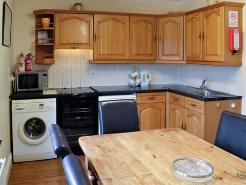 Lovely kitchen diner | Canon Court Farmhouse, Milborne Port, near Sherborne