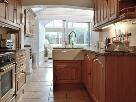 Kitchen | Dolls Cottage, Bourton-on-the-Water