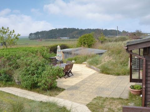 Well presented garden/ patio | Meadow View, Sea Palling, Norwich