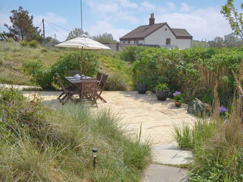 Well presented garden/ patio | Meadow View, Sea Palling, Norwich