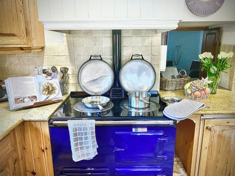 Kitchen | Anneth Lowen - Rescorla Farm Cottages, Mevagissey, near St. Austell