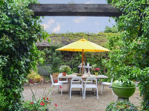 Outdoor eating area | Arne Barn, Near Wareham