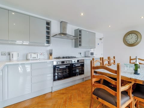 Kitchen/diner | Stay Sail - The Sail Loft, Wroxham