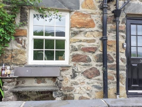 Sitting-out-area | Old Tan Rhiw, Beddgelert