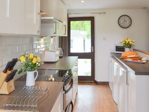 Kitchen with garden access | Sunset - Horselake Farm Cottages, Cheriton Bishop