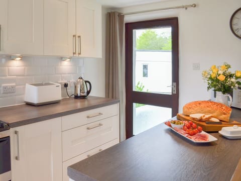 Well equipped kitchen | Sunset - Horselake Farm Cottages, Cheriton Bishop