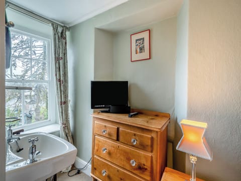 Double bedroom | Howe Cottage, Bowness-on-Windermere