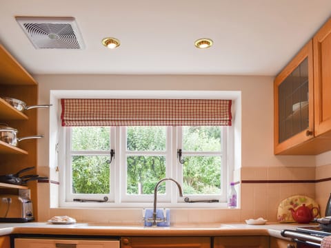 Kitchen | Potter&rsquo;s Cottage, Little Blakenham, near Bramford