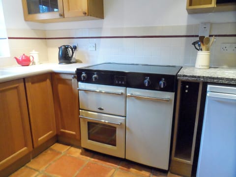 Kitchen | Potter&rsquo;s Cottage, Little Blakenham, near Bramford