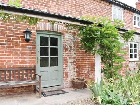 Patio | Potter&rsquo;s Cottage, Little Blakenham, near Bramford